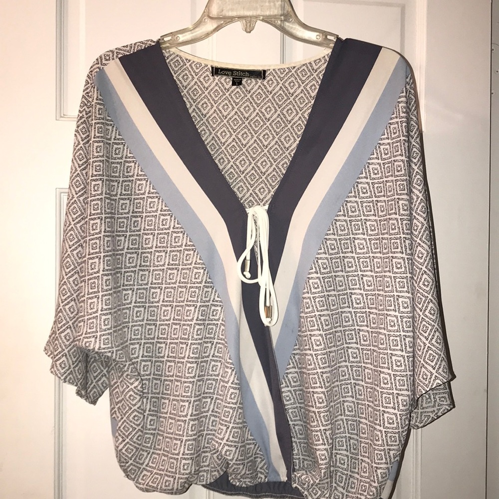 Cute 3/4 Length Flowy Top